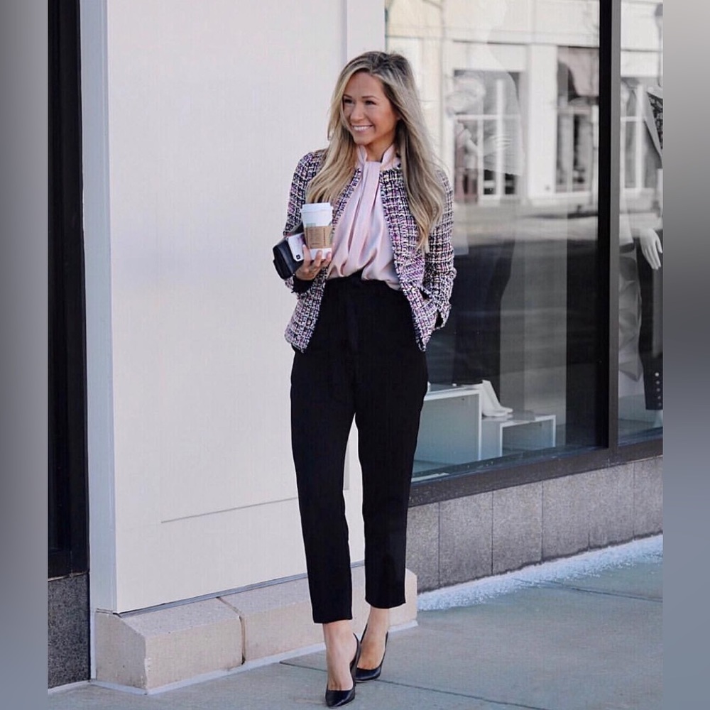 Ann Taylor The Pull On High Rise Pant in Black, size Medium